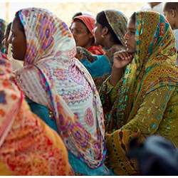 women in Pakistan attire