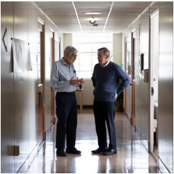 Jeffrey Ullman and Alfred Aho conversing in Nokia Bell Labs hallway