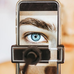 eye closeup in smartphone selfie