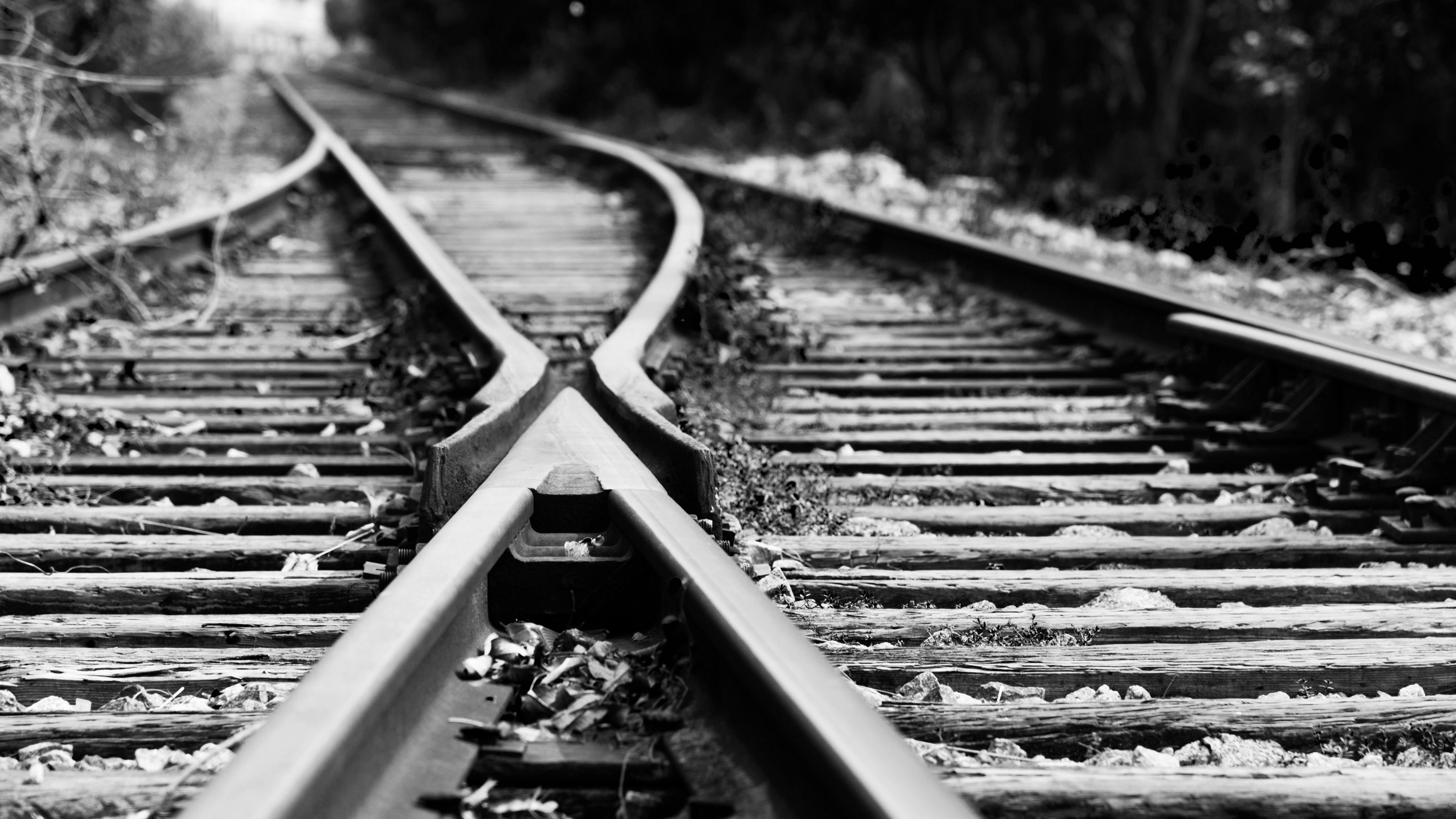 crossover railroad tracks
